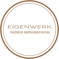Eigenwerk, Logo: Schriftzug in einem kupferfarbenen Ring